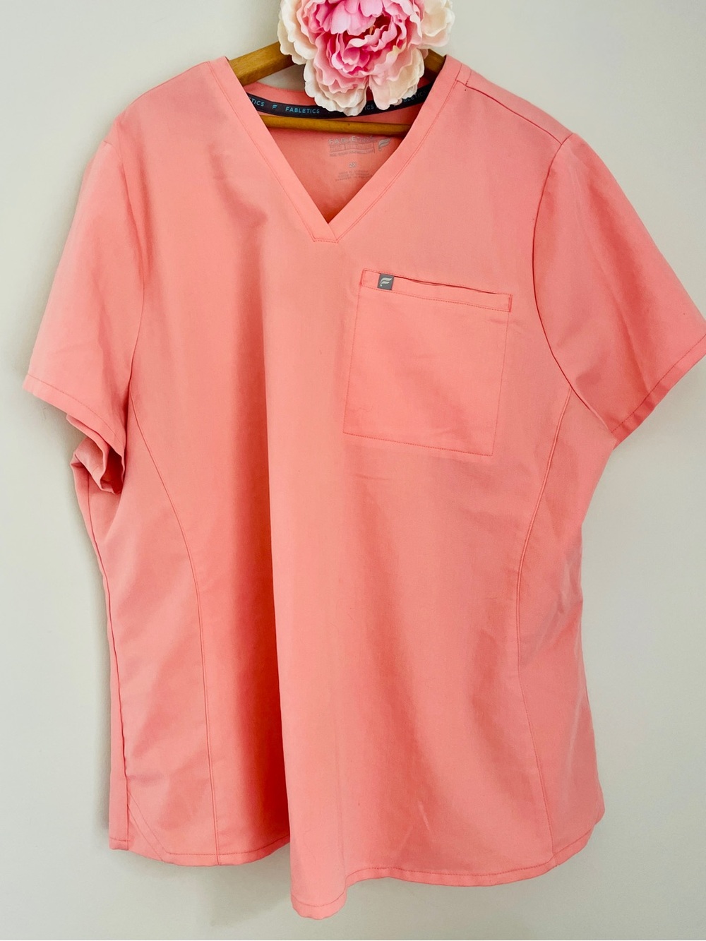 Fabletics Vital Plus Size Coral Pink 1-Pocket Scrub Top V-Neck Short Sleeve 2X